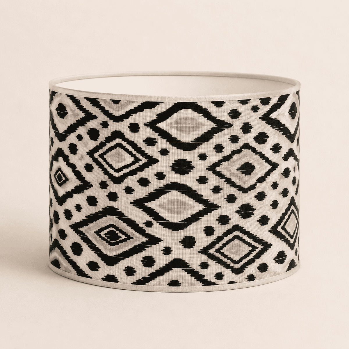 Pantalla tambor rombo negro y beige