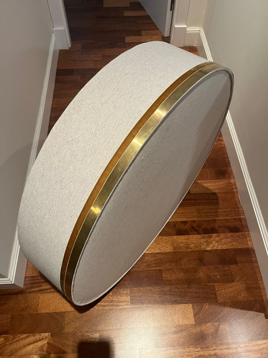 Plafón con listón dorado