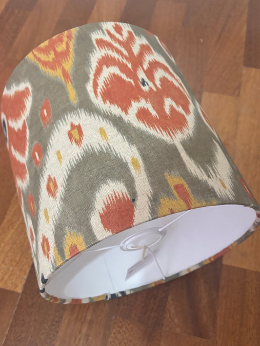 Pantalla Ikat naranja y amarillo