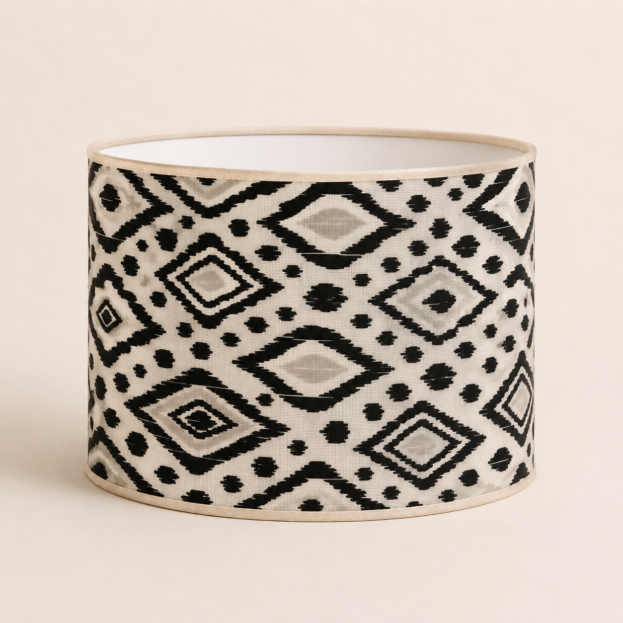 Pantalla tambor rombo negro y beige