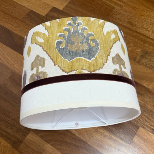 Pantalla ovalada Ikat Bali mostaza