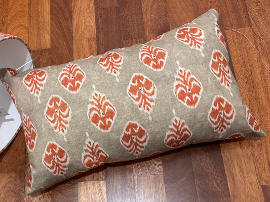 Cojín ikat naranja
