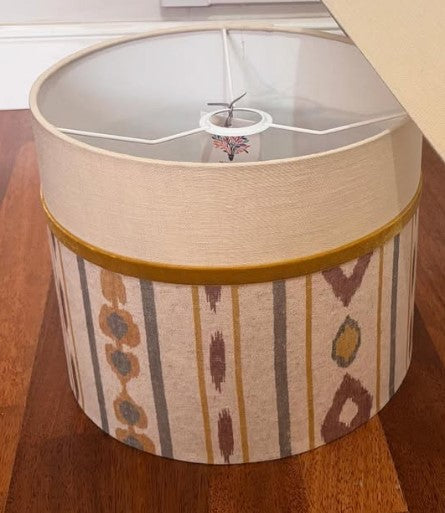 Pantalla ikat raya mostaza y lino con terciopelo
