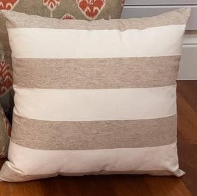 Cojín rayas blanca roto y beige.