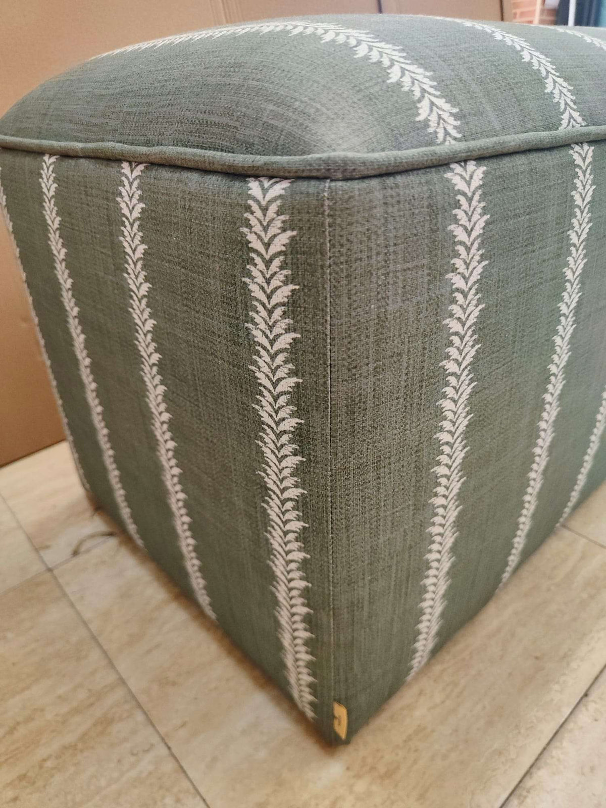 Puf Tela Raya Laurel