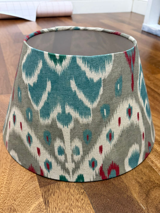 Pantalla cónica tela ikat turquesa