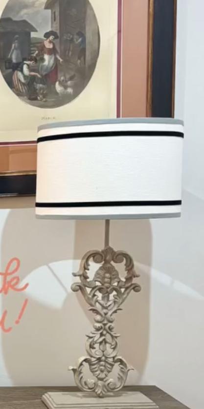 Pantalla ovalada con terciopelo y vivo