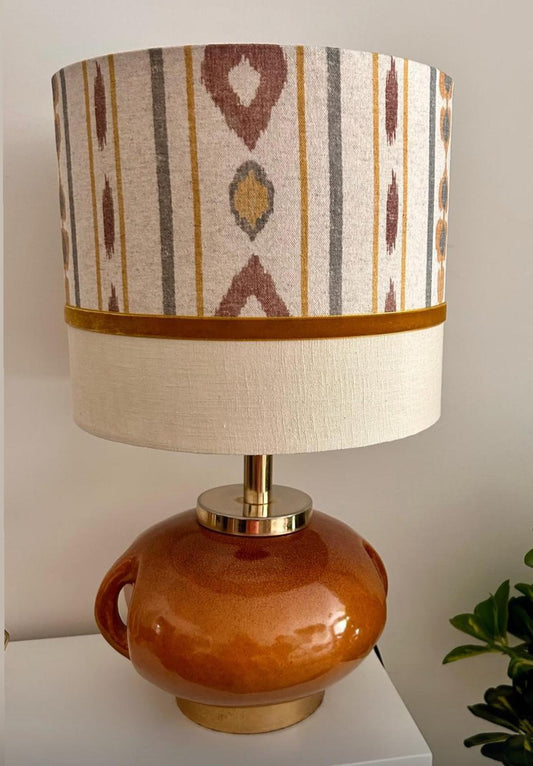 Pantalla ikat raya mostaza y lino con terciopelo