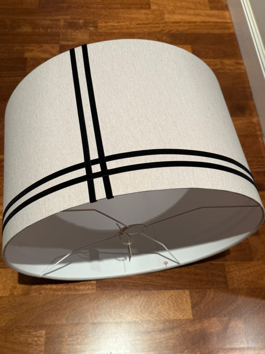 Pantalla en lino y terciopelos en Cruz