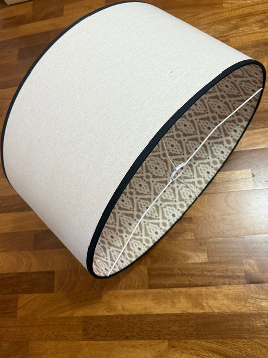 Pantalla en lino e interior geométrico tierra